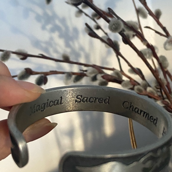 Vintage Goddess Bracelet - Picture 2 of 4